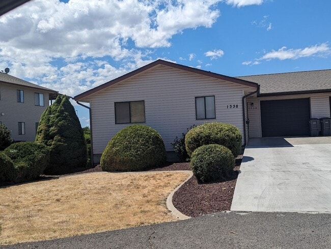 Building Photo - Attractive 3 bedroom 2 bath Condo in Wonderful Quiet Lewiston Neighborhood