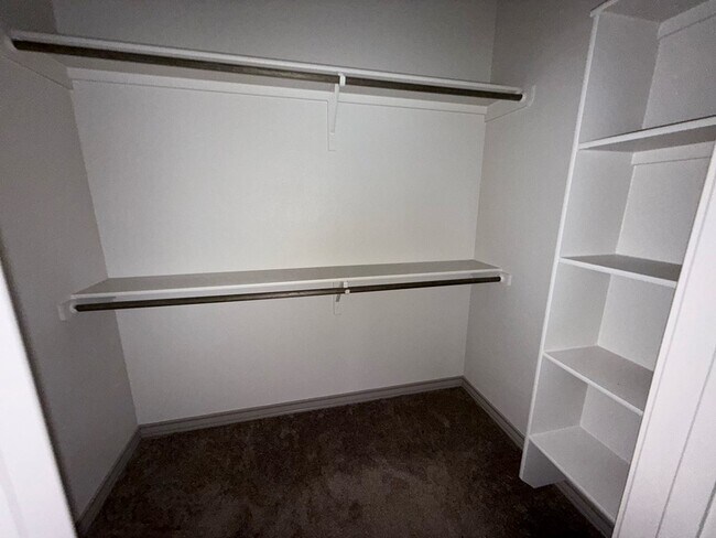 Building Photo - 8626 La Jolla Dr