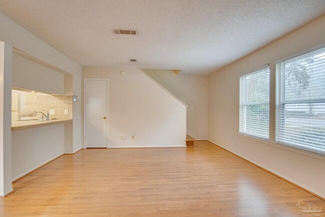 Building Photo - 3309 Kingswood Ct