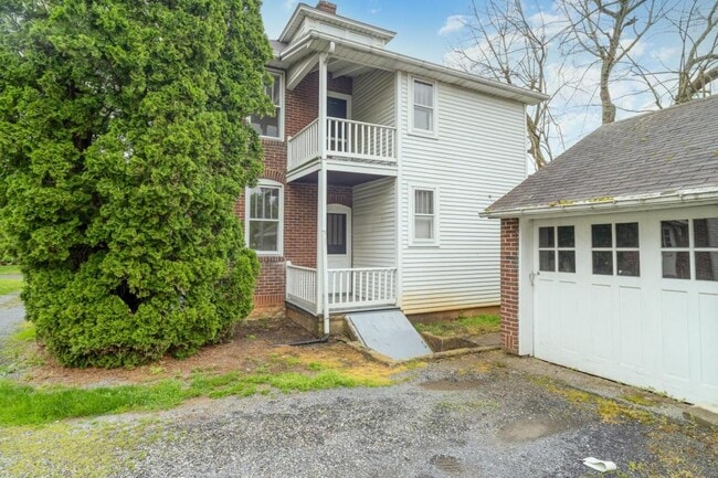 Building Photo - 150 Riddle Rd