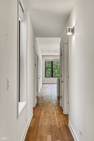 Building Photo - 1022 N Ashland Ave