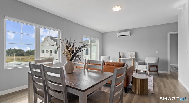 Building Photo - 52 Maple St