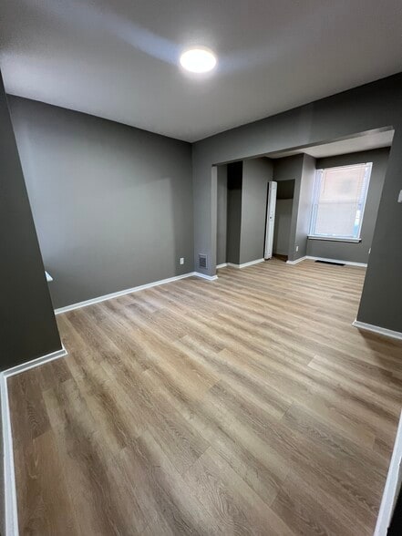 Building Photo - 930 Pennell St