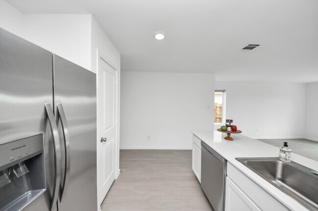 Building Photo - 3012 Sunrise Dr