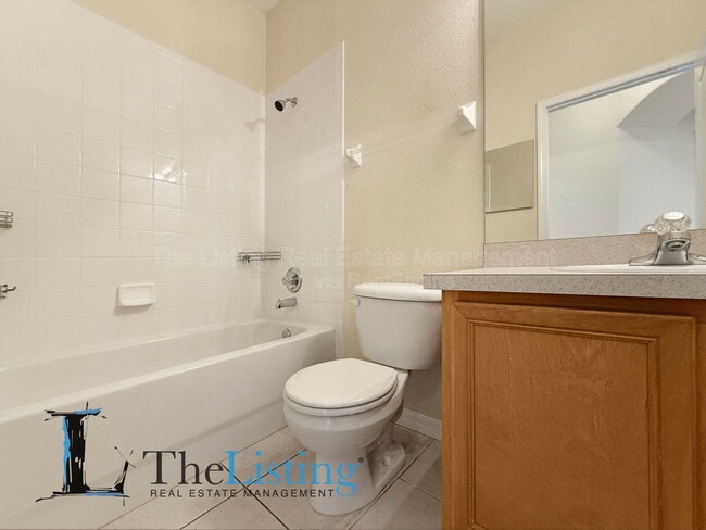 Building Photo - 7411 Surrey Wood Ln