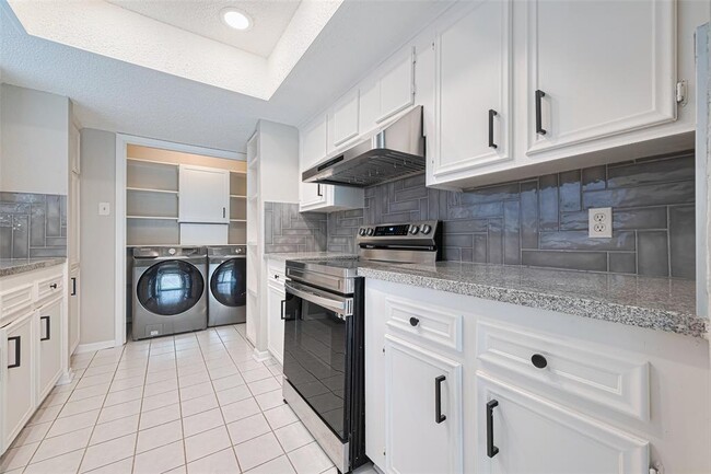 Building Photo - 6822 Stonewater