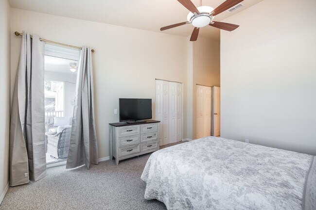 Building Photo - 2 Bed + Flex, 2 Bath Fully Furnished Annual Rental