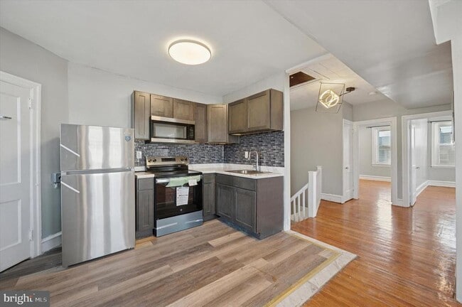 Building Photo - 1733 67th Ave