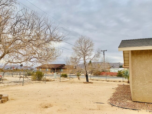 Building Photo - 5499 Mariposa Ave