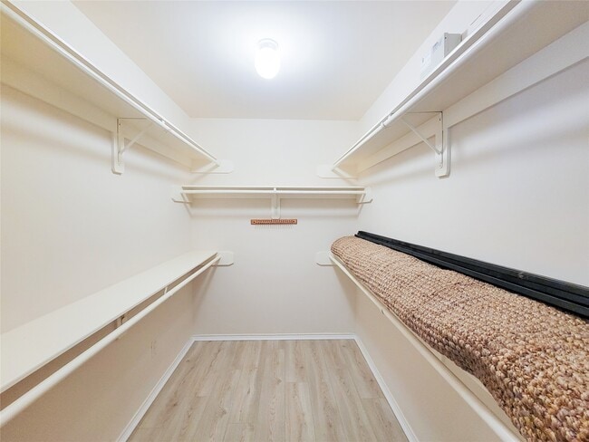 Building Photo - 75 Dennis St