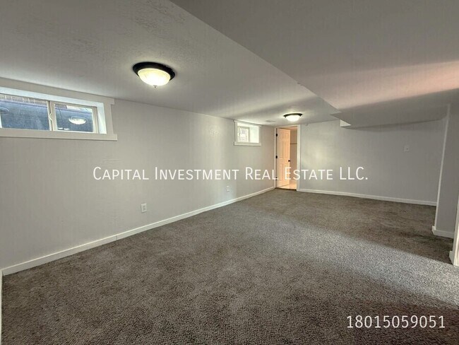 Building Photo - 1386 S 900 W