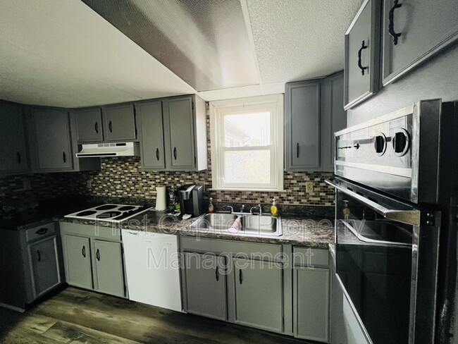 Primary Photo - 111 3rd St