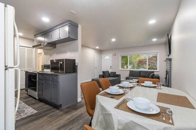 Building Photo - 19122 3rd Dr SE