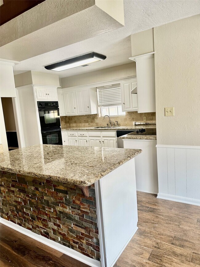 Building Photo - 103 Wroxton Dr