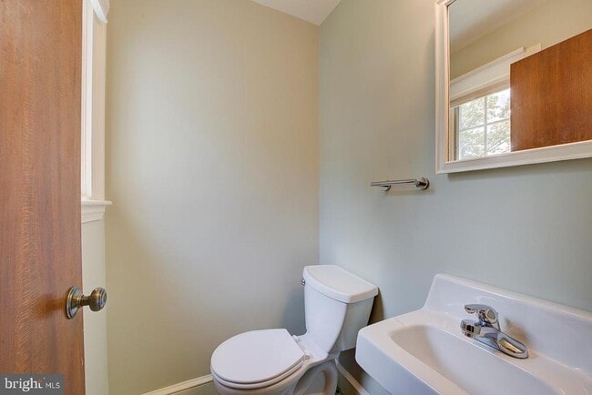 Building Photo - 6717 44th Ave