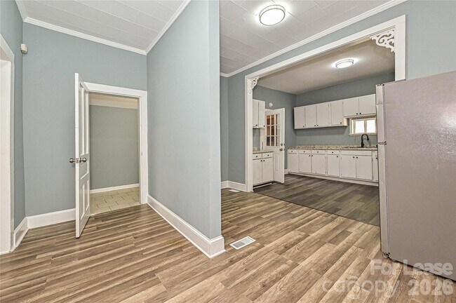 Building Photo - 408 S 12th St