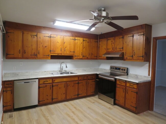 Building Photo - 7300 Claiborne Rd