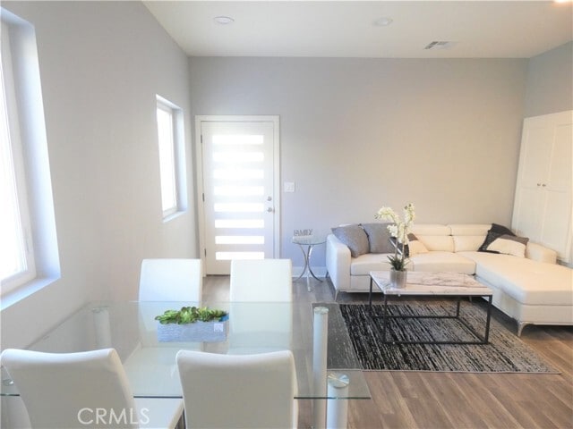 Building Photo - 1923 Holly Dr