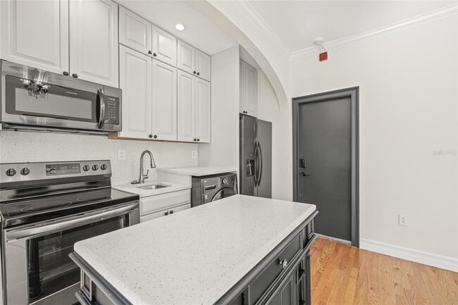 Building Photo - 2117 W Dekle Ave