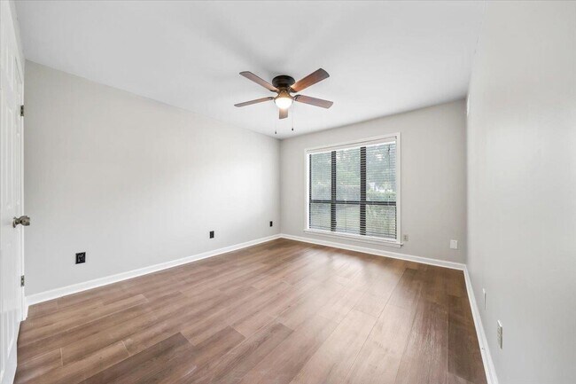 Building Photo - 7559 Cross Village Dr