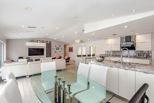 Building Photo - 16931 SW 5th Ct