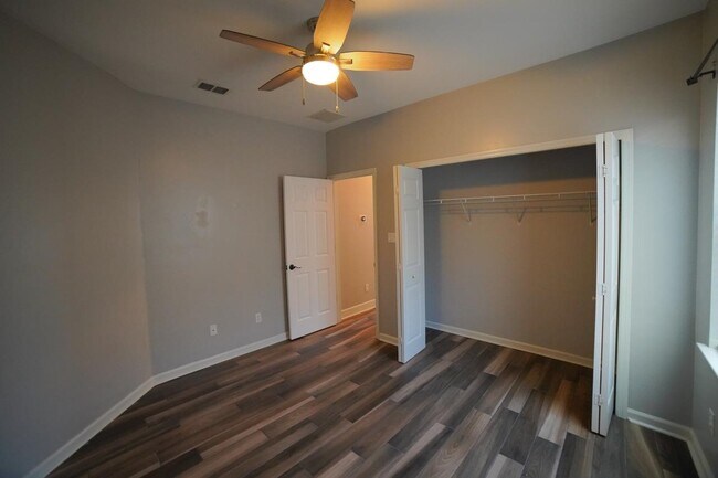 Building Photo - 5434 Hampton Hill Cir