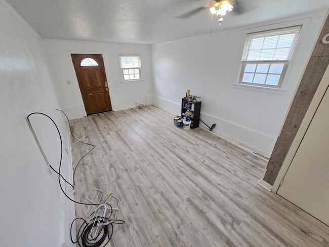 Building Photo - Charming 4-Bedroom Brick Ranch in Virginia...