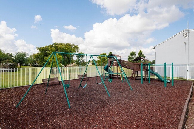 Building Photo - 8069 SW 18th Ct