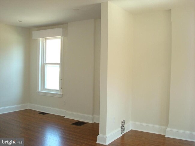 Building Photo - 17 Price St