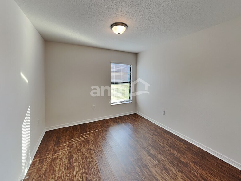 Building Photo - 823 Chatham Walk Dr