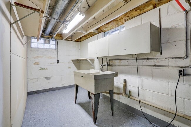 Building Photo - Charming 2BR/2BA Single Family Home!