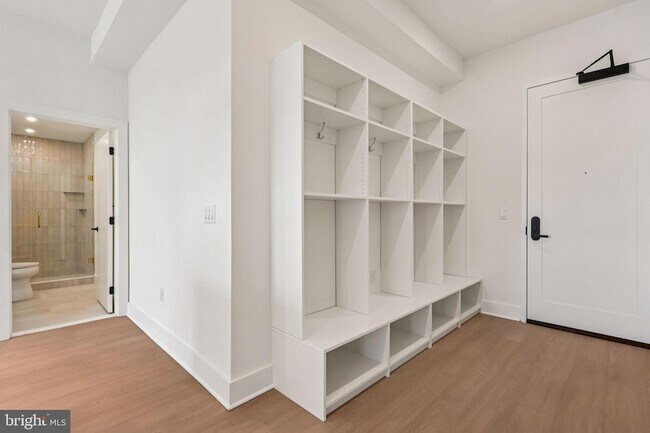 Building Photo - 30 W Allens Ln