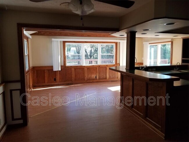Building Photo - 1049 DeLeone Dr