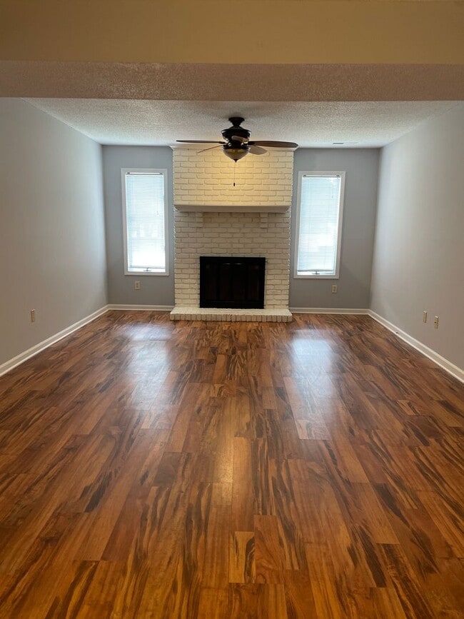 Building Photo - 2 bed, 2 bath South Columbia