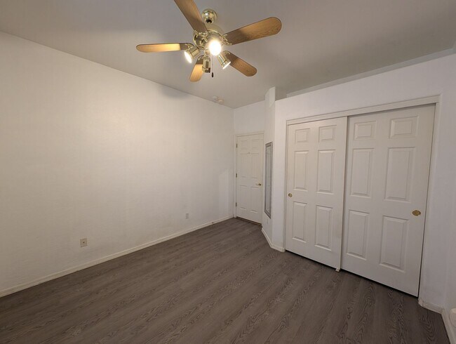Building Photo - 3 Bedroom Home in the Crismon Crossing Com...