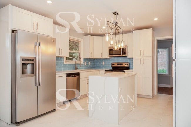 Building Photo - Lease today! No extra charge for contentment and relaxation!