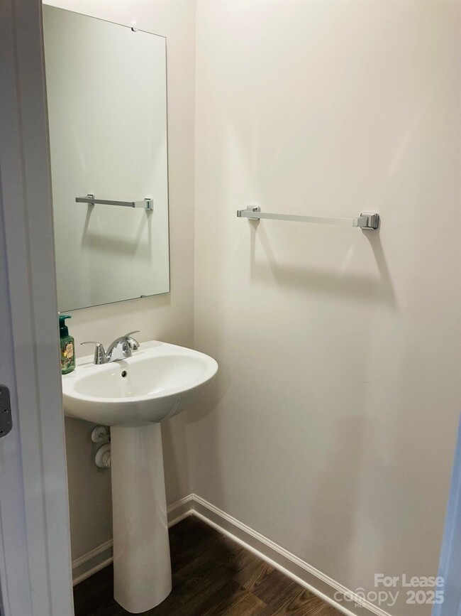 Building Photo - 107 Villa Ln