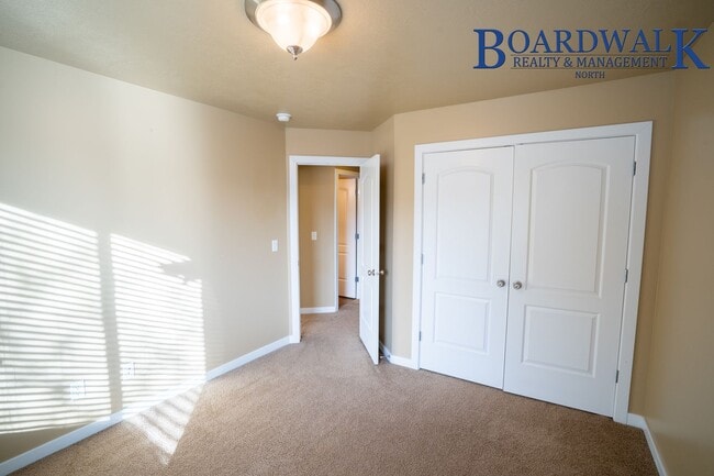 Building Photo - 3 Bed 3 Bath in Layton