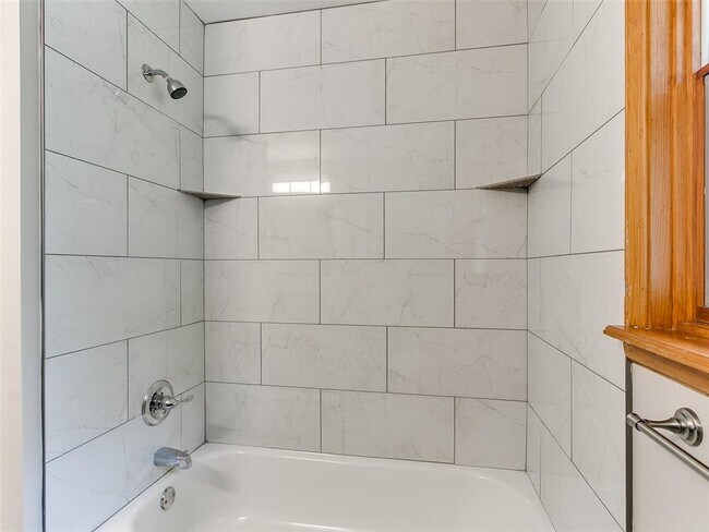 Building Photo - 1214 Cruce St