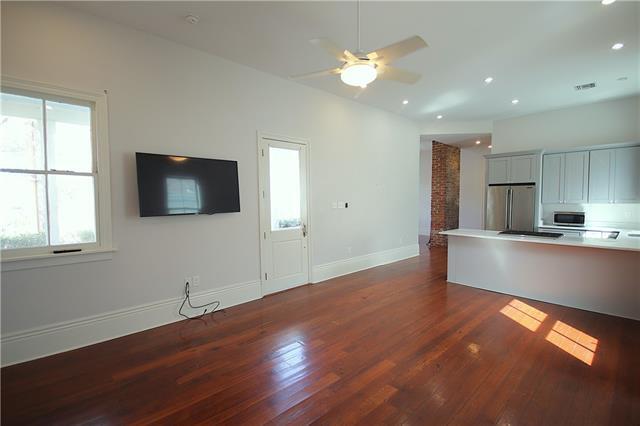 Building Photo - 529 Jena St