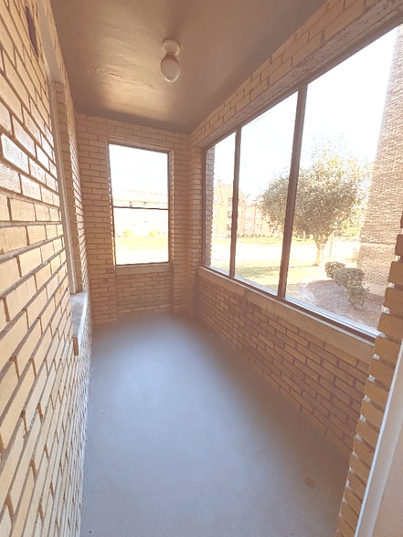 Building Photo - 1611 Hampton Blvd