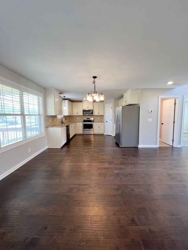 Building Photo - Must See-Stunning 5-Bedroom Home in 37043!!
