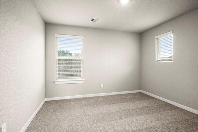 Building Photo - 18733 Timber Gln Dr