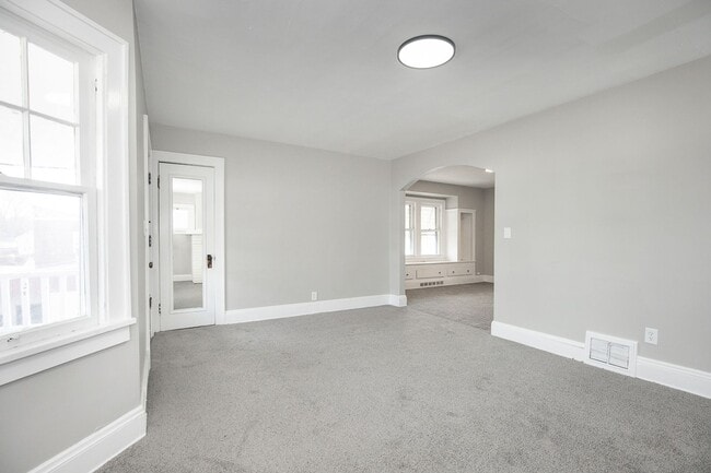 Building Photo - 4 BED, 1 BATH BEAUTIFUL SINGLE-FAMILY HOME IN CLEVELAND!