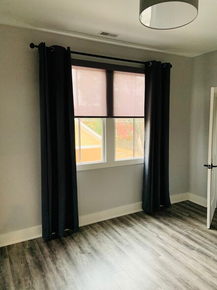 Master bedroom - 1835 N Pennsylvania St