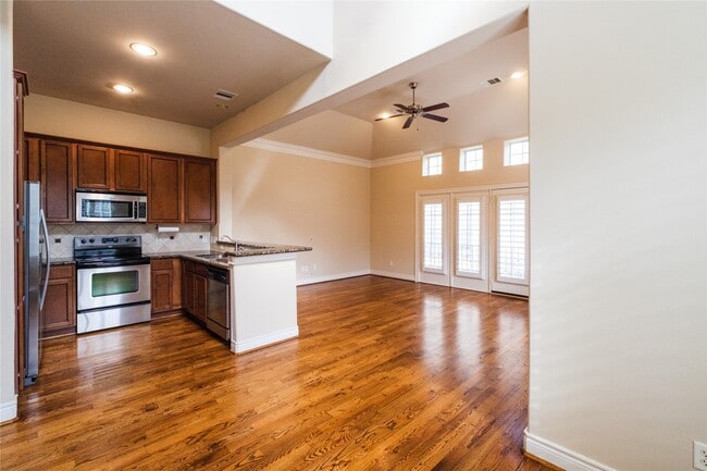 Building Photo - 2733 Sherwin St