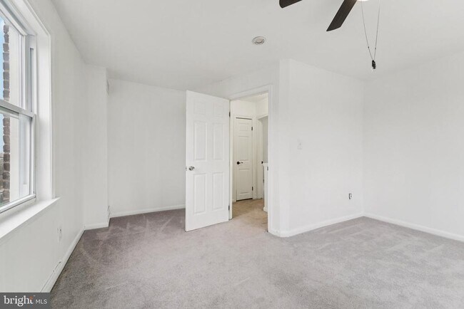 Building Photo - 800 Stoll St