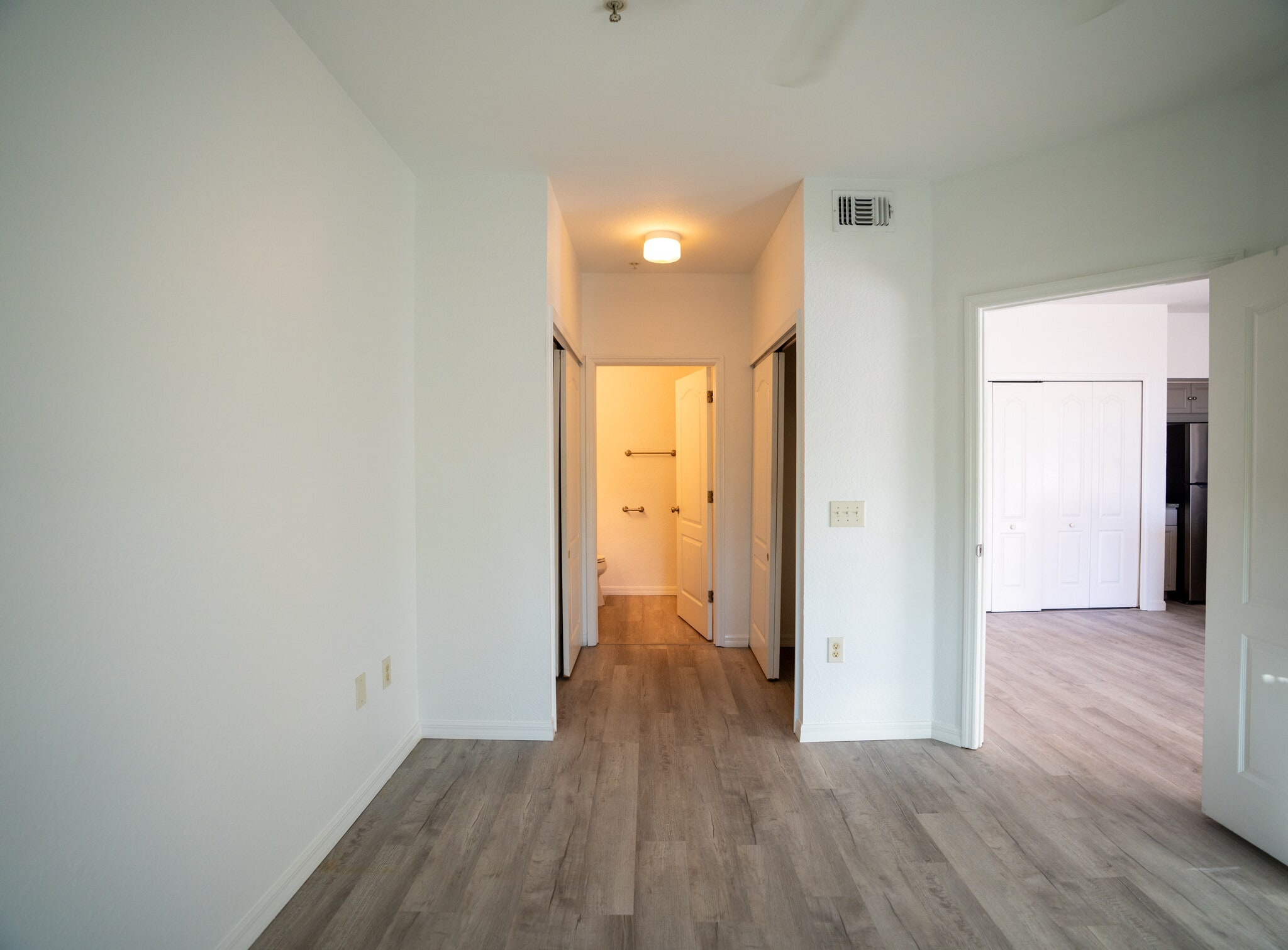 Building Photo - 4142 Central Sarasota Pky