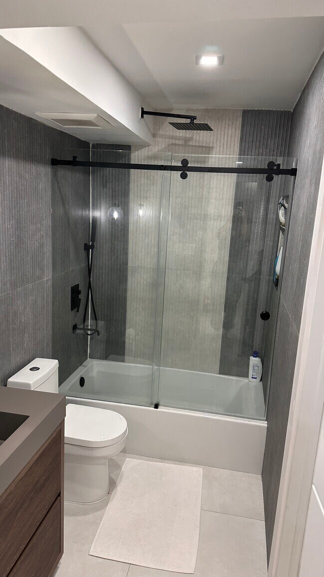 Building Photo - 2030 S Ocean Dr