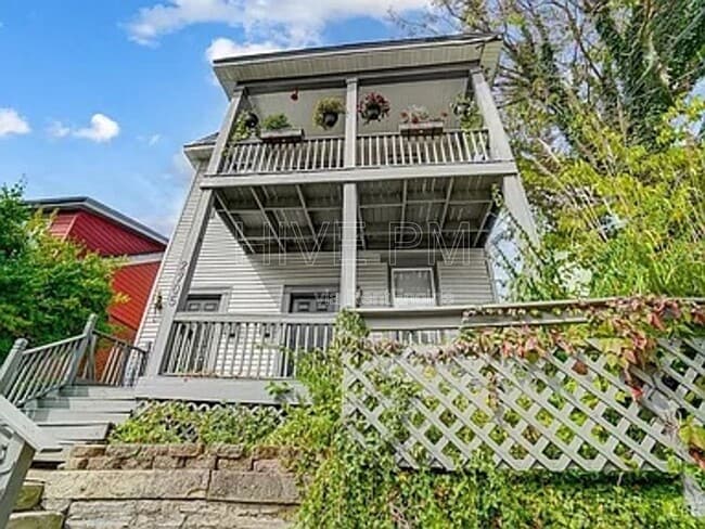 Building Photo - 2705 Hackberry St